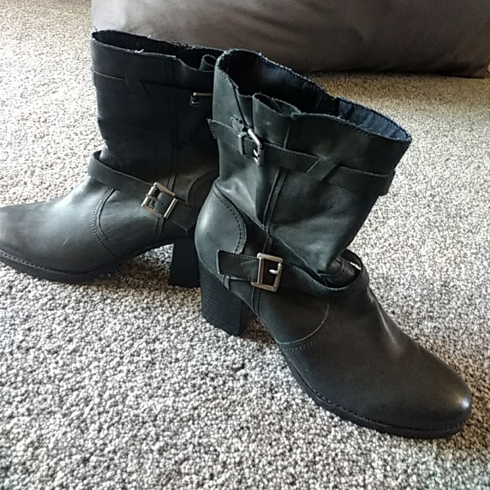Size 11 black leather boots